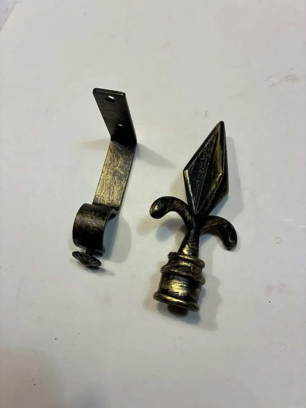 Gould Spear Design Fleur de Lis Curtain Rod Finial and Bracket Set Antique Gold